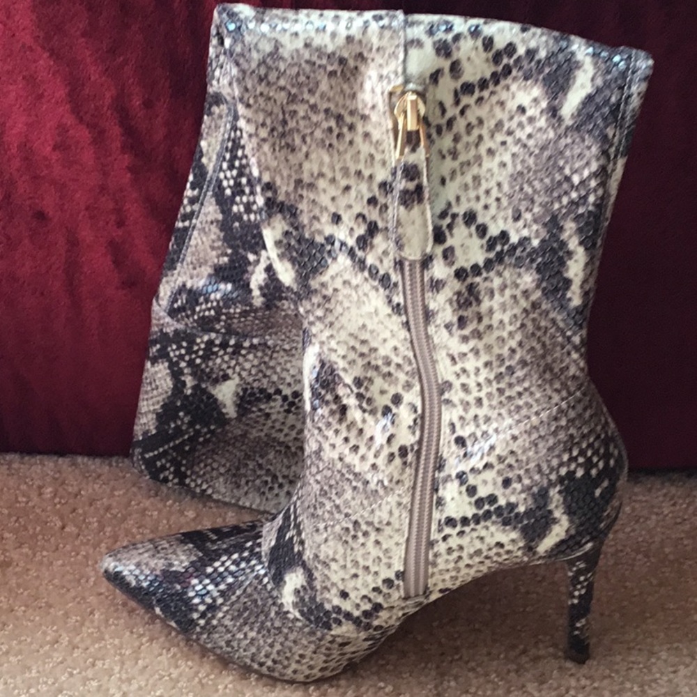GUESS CLASSY over-the-knee tan Python print boots.